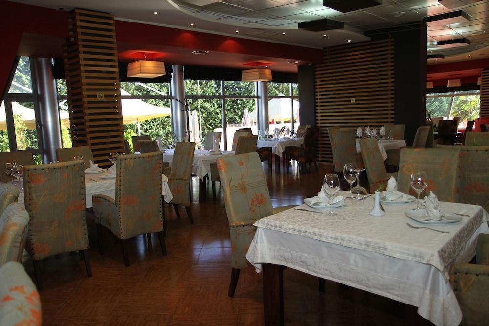 Class Hotel