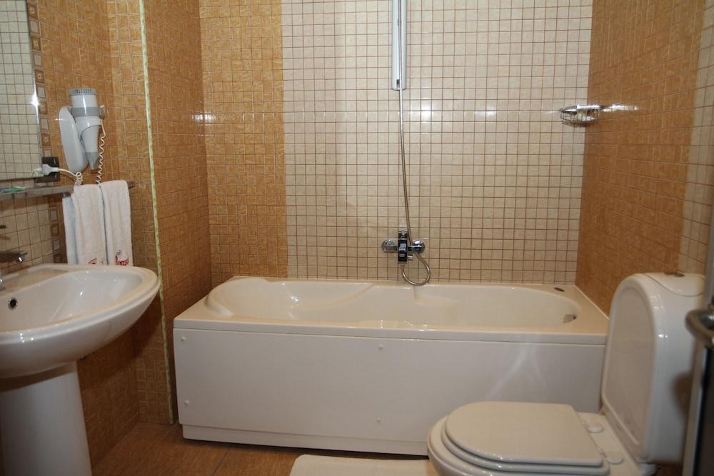 Class Hotel